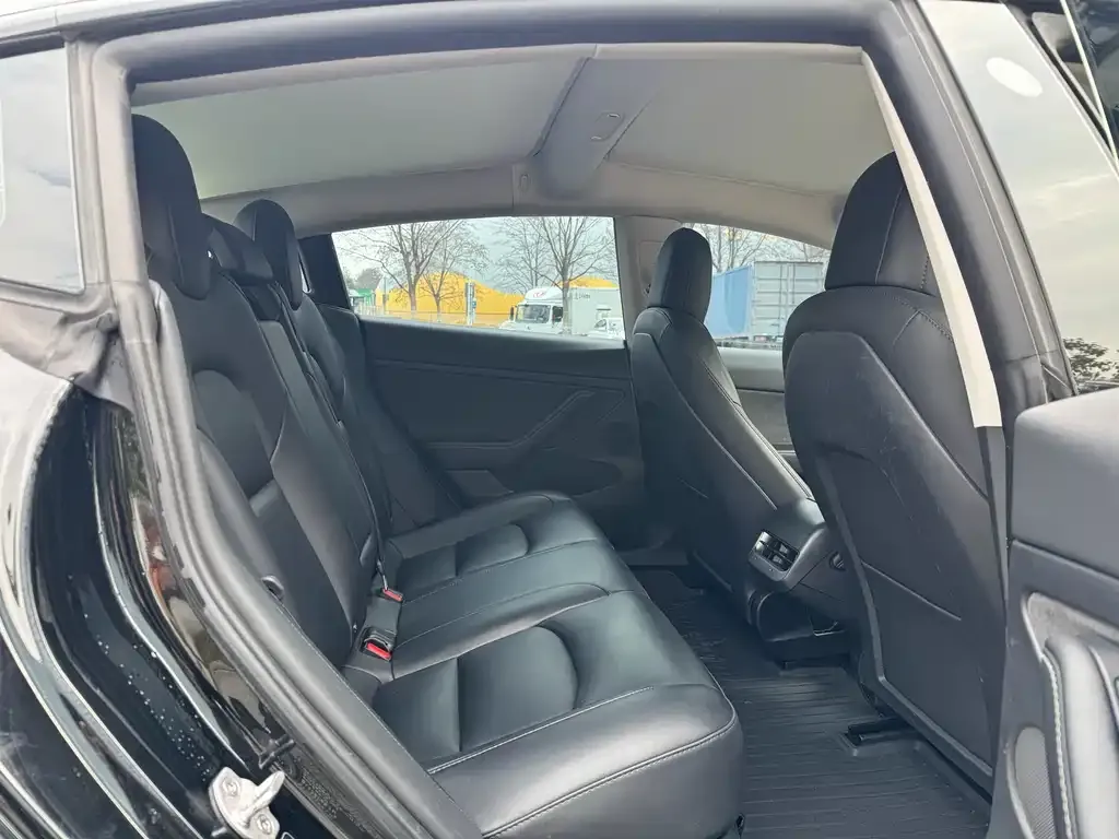 Tesla Model 3 — фото 10