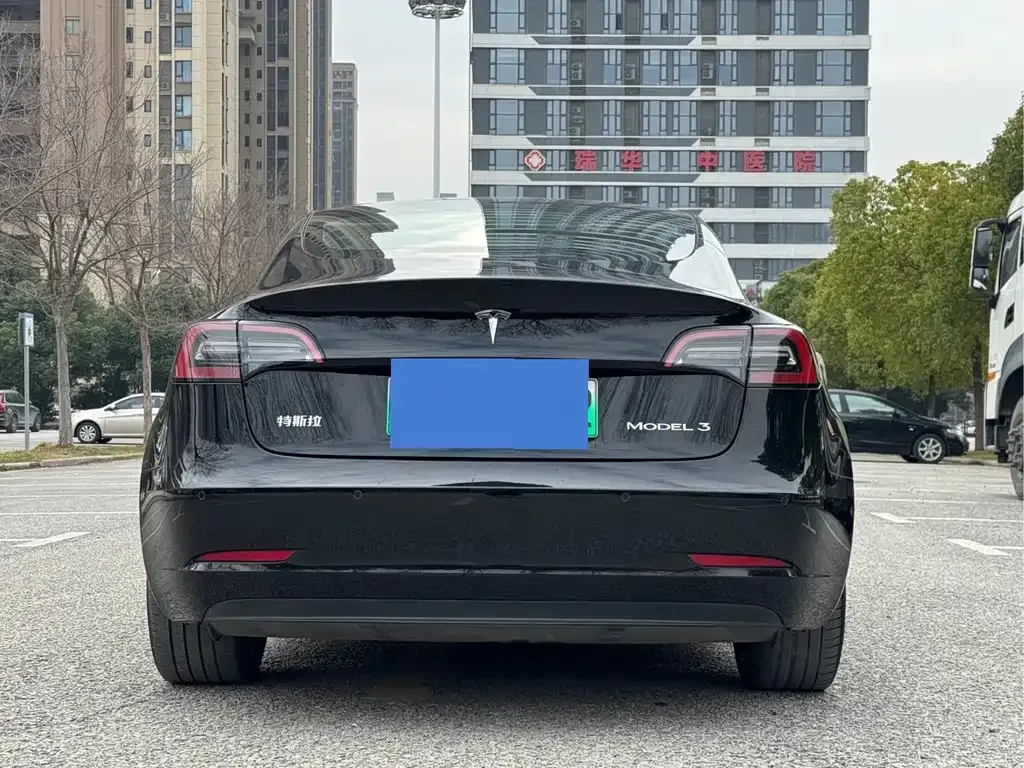 Tesla Model 3 — фото 3
