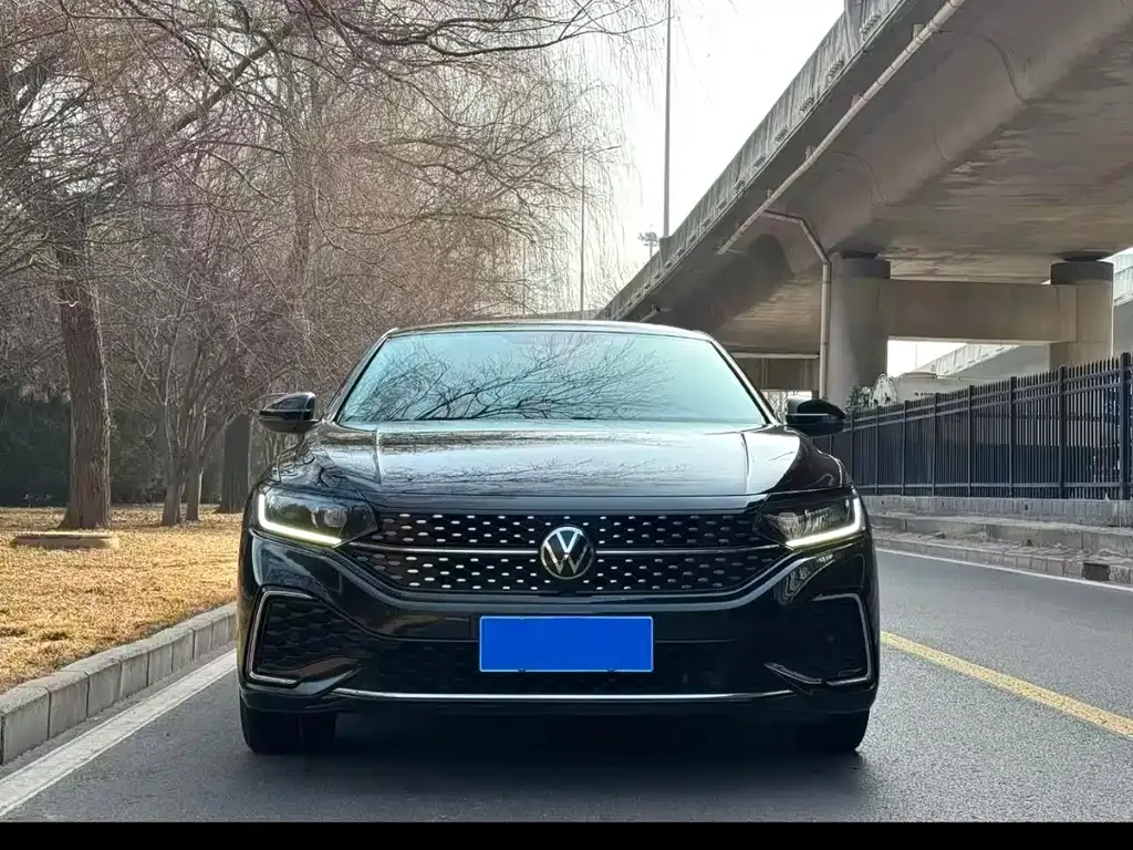 Volkswagen Passat — фото 8