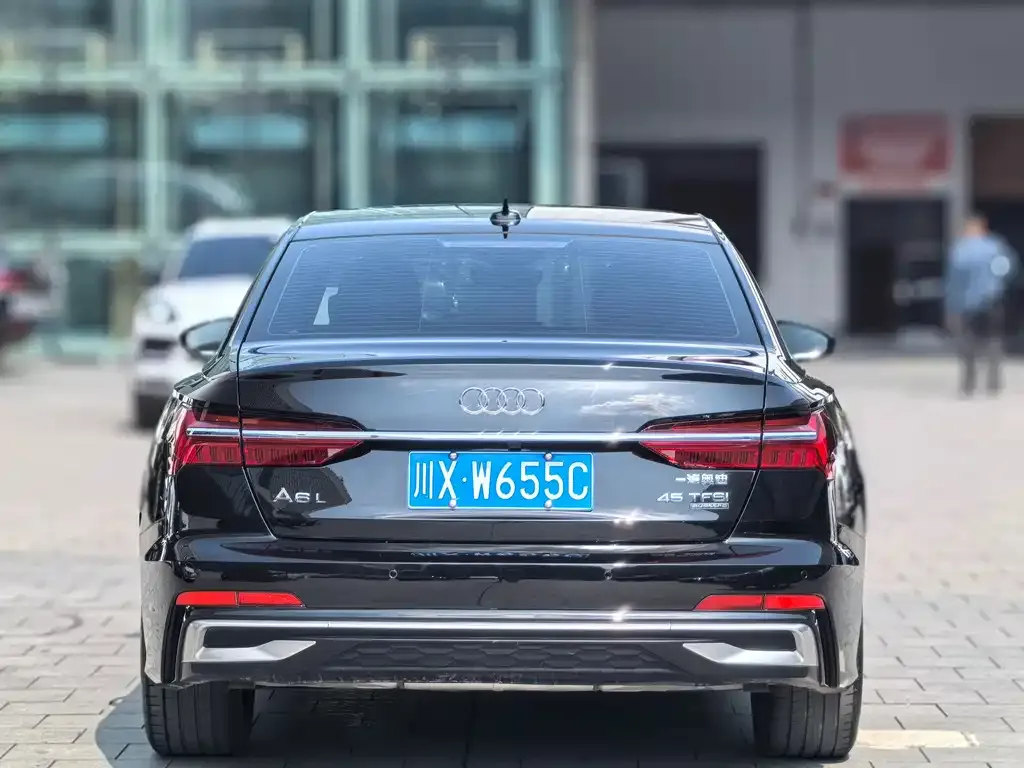 Audi A6L — фото 8
