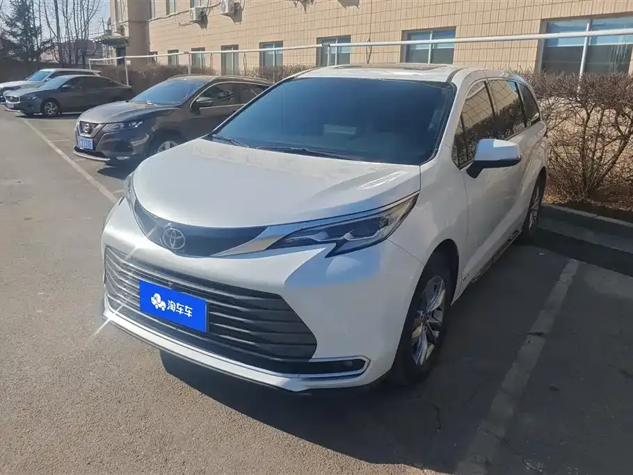Toyota Sienna 2025 из CN, фото 1
