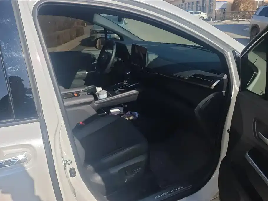Toyota Sienna 2025 из CN, фото 10
