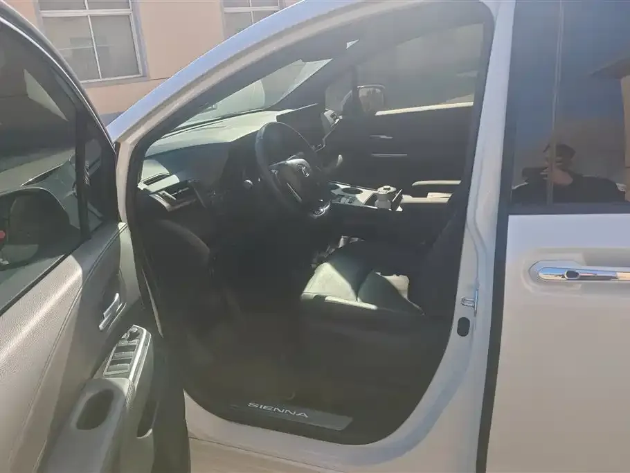 Toyota Sienna 2025 из CN, фото 3