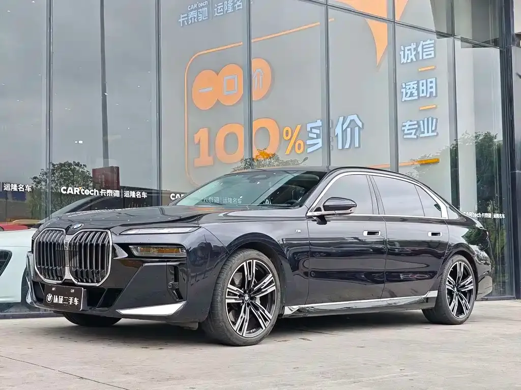 BMW 7 Series — фото 1