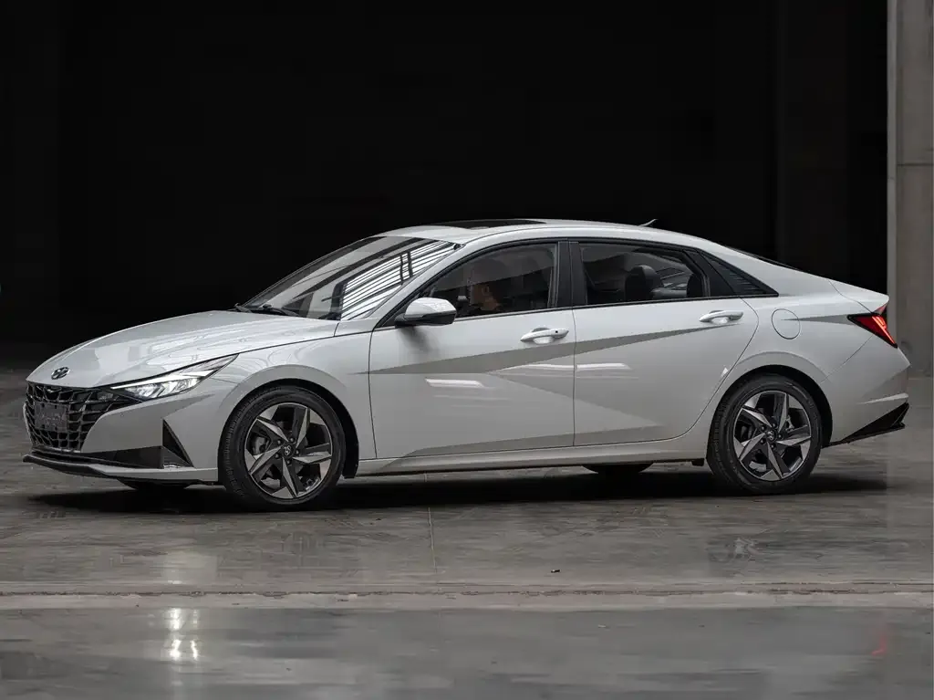 Hyundai Elantra 2022 из CN, фото 1