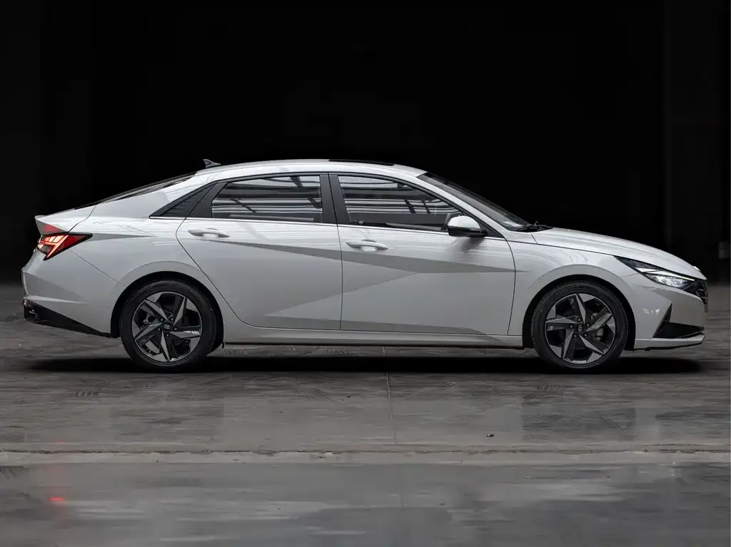 Hyundai Elantra 2022 из CN, фото 3