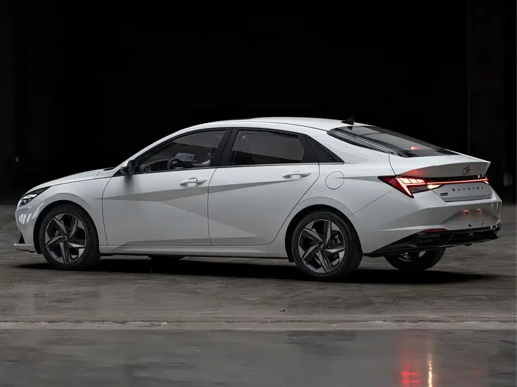 Hyundai Elantra 2022 из CN, фото 4