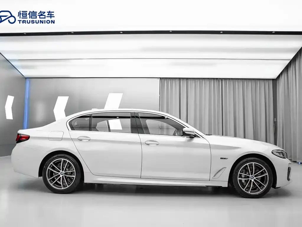 BMW 5 Series New Energy — фото 2