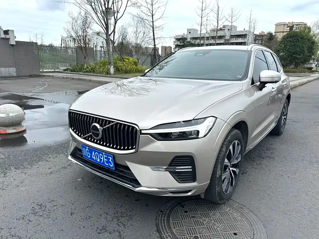 Volvo XC60 — фото 1
