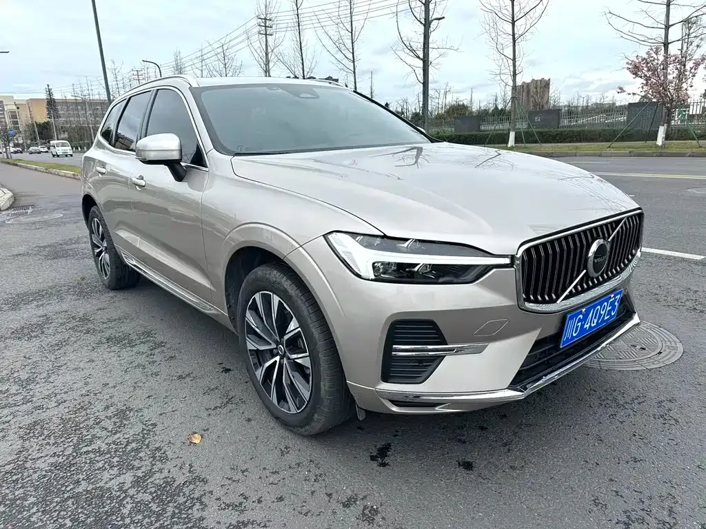 Volvo XC60 — фото 8