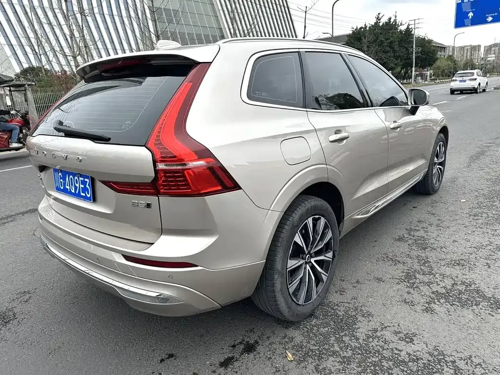 Volvo XC60 — фото 6