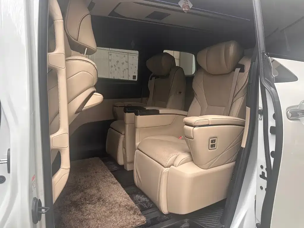 Toyota Vellfire 2023 из CN, фото 2