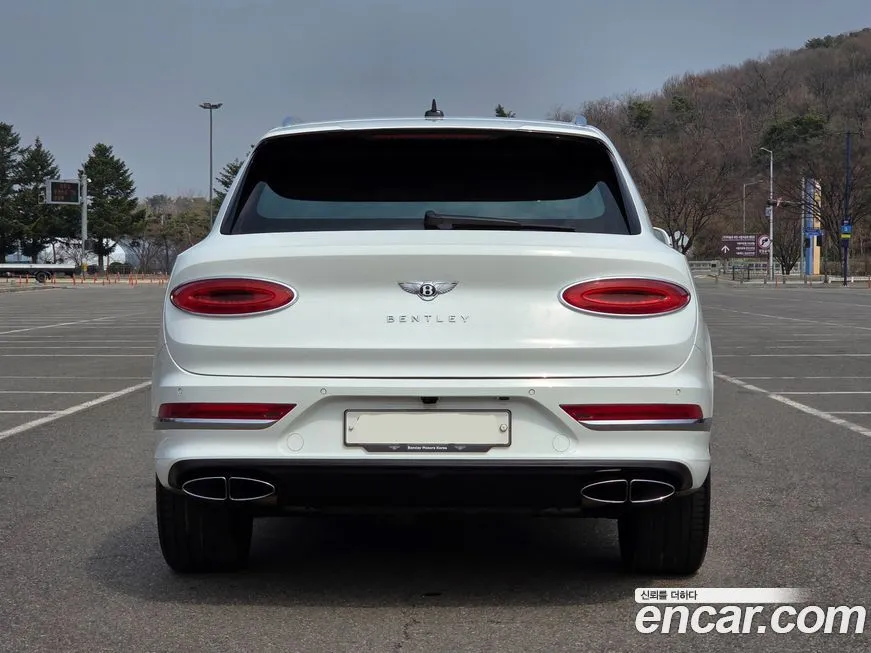 Bentley Bentayga 2023 из KR, фото 2