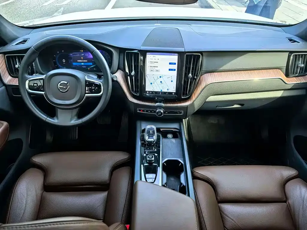 Volvo XC60 2024 из CN, фото 4