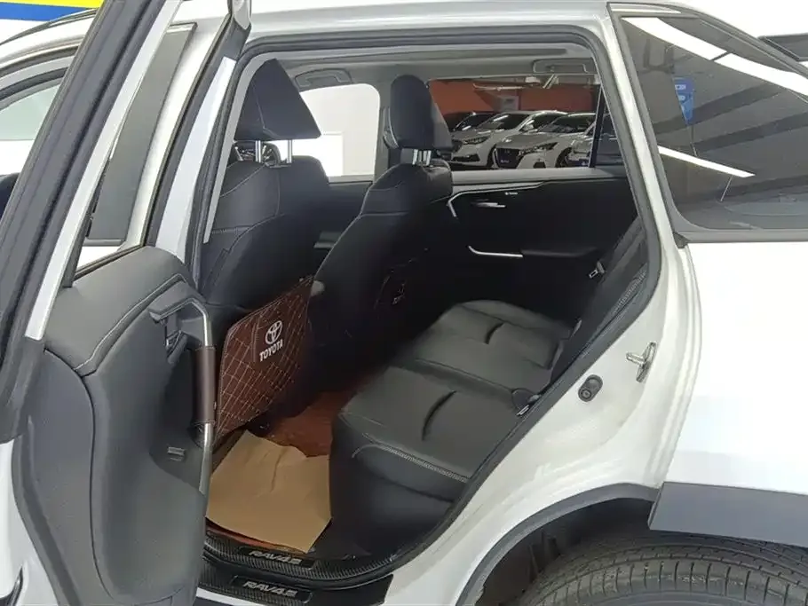 Toyota RAV4 2023 из CN, фото 10