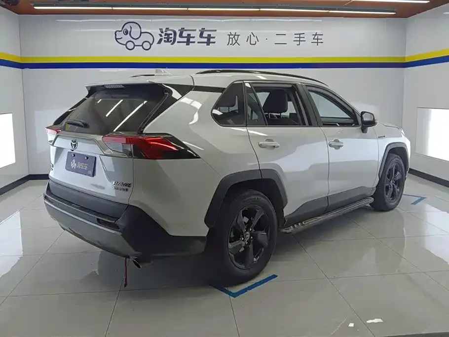Toyota RAV4 2023 из CN, фото 9