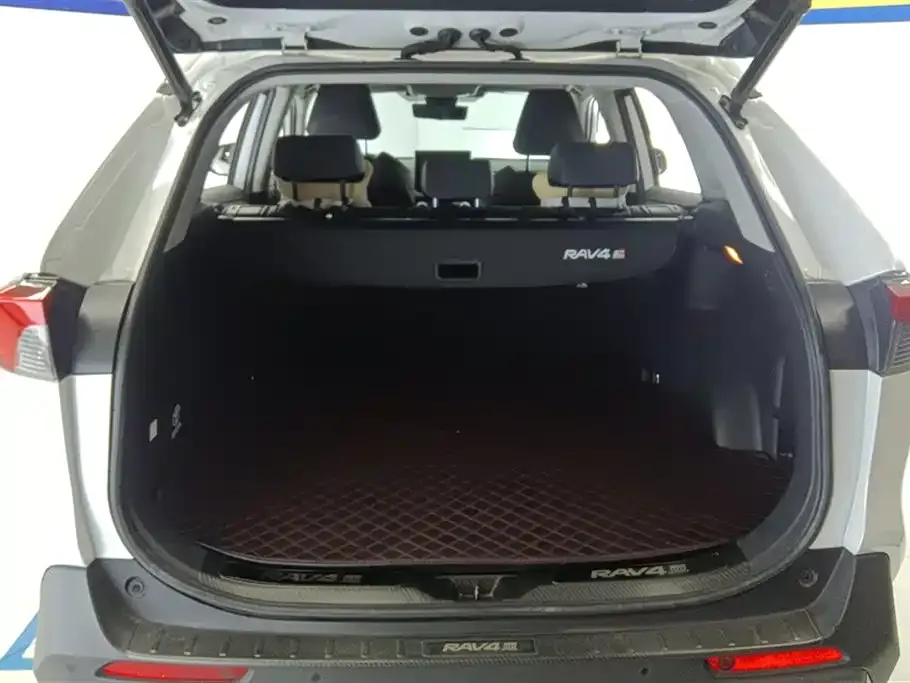 Toyota RAV4 2023 из CN, фото 3