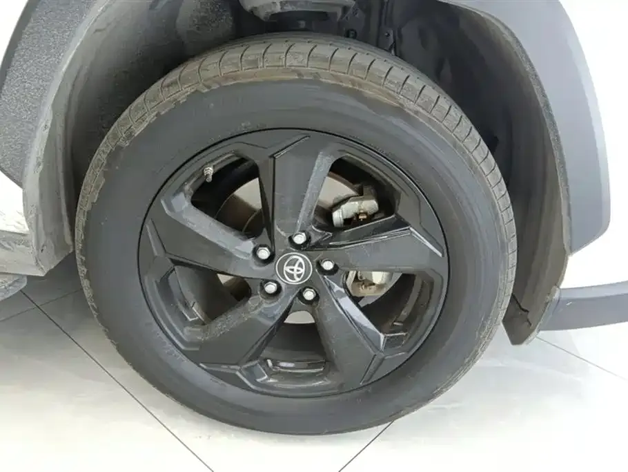 Toyota RAV4 2023 из CN, фото 2