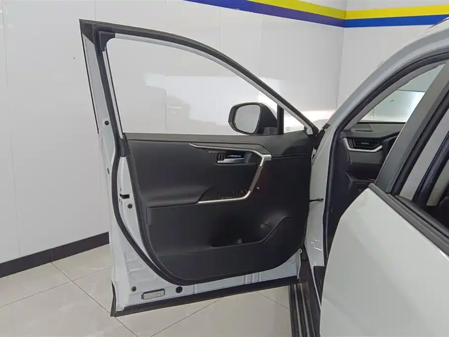 Toyota RAV4 2023 из CN, фото 6