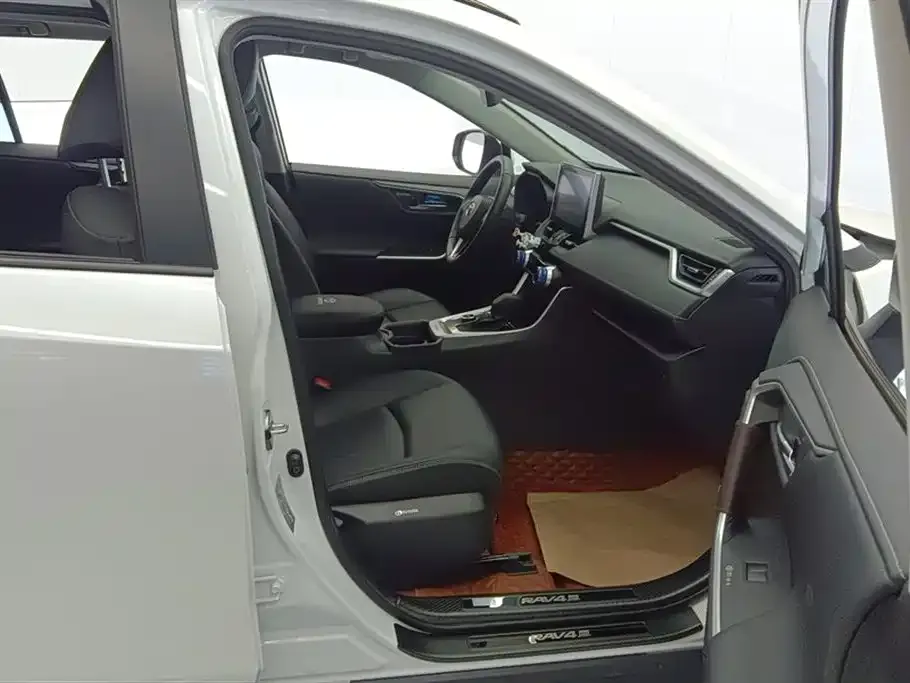 Toyota RAV4 2023 из CN, фото 7