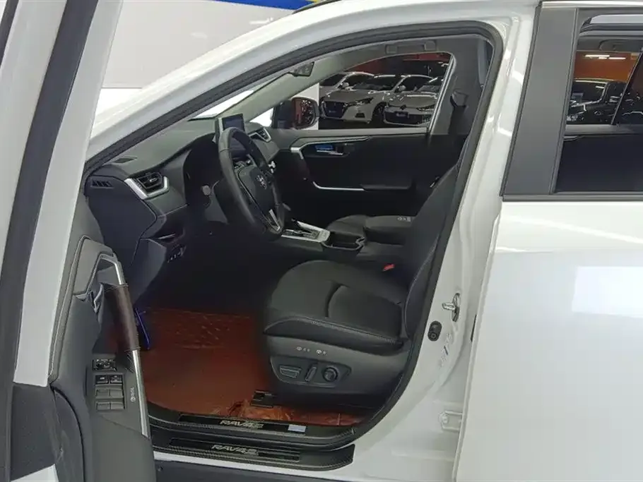 Toyota RAV4 2023 из CN, фото 8