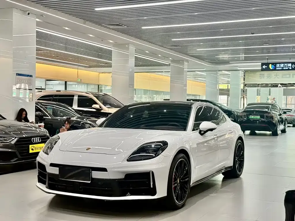 Porsche Panamera — фото 1