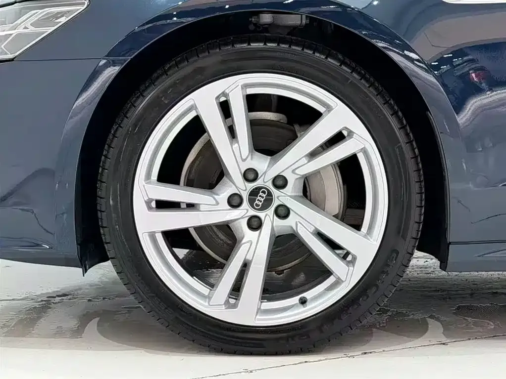Audi A7L 2023 из CN, фото 8