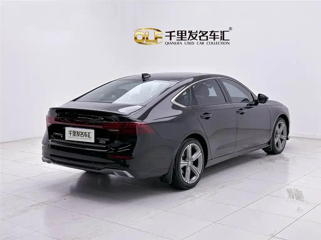 Honda Accord — фото 10