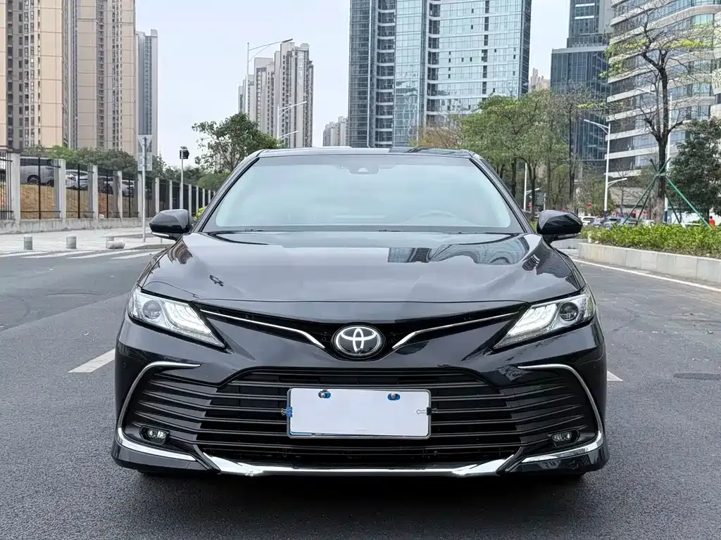 Toyota Camry — фото 3