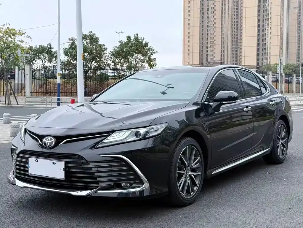 Toyota Camry — фото 2