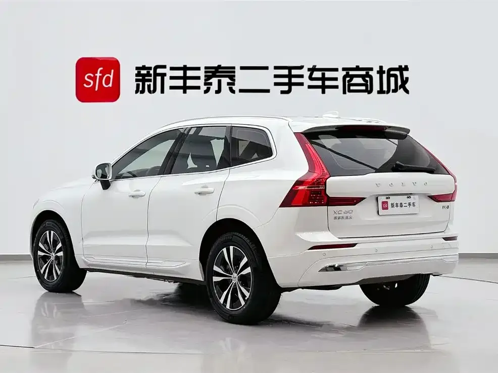Volvo XC60 — фото 8