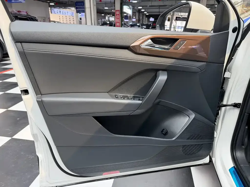 Volkswagen Tharu 2021 из CN, фото 8