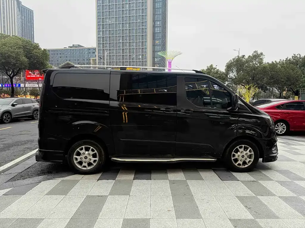 Ford Tourneo — фото 7