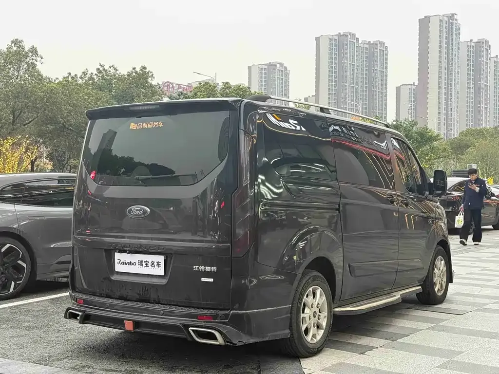Ford Tourneo — фото 8