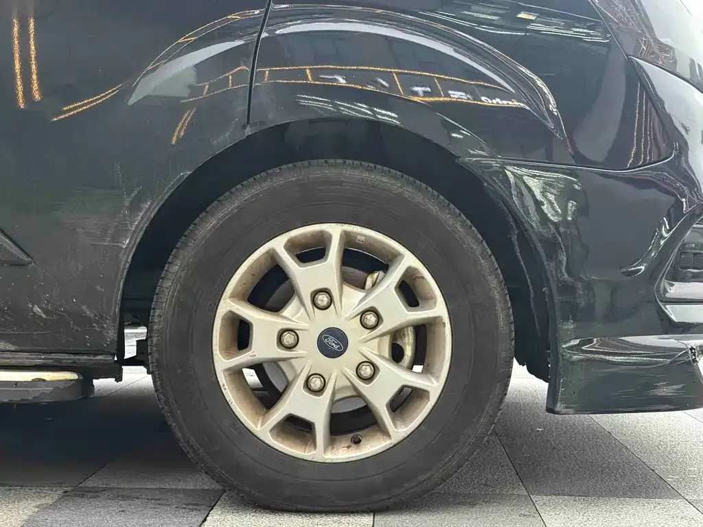 Ford Tourneo — фото 10