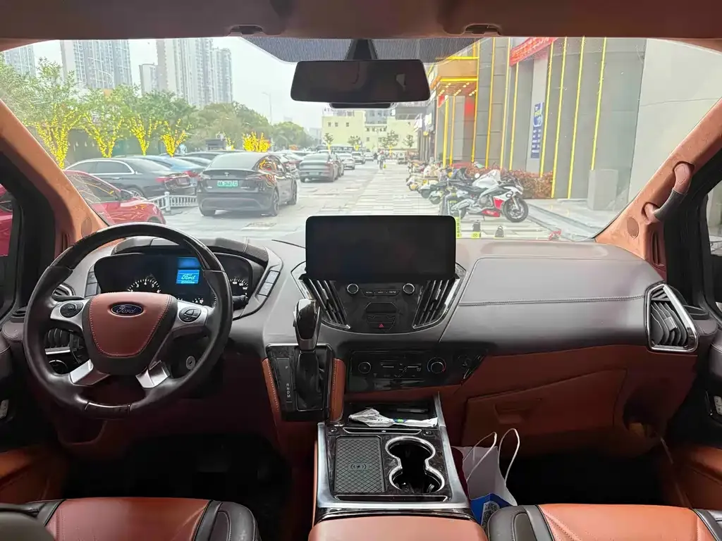 Ford Tourneo — фото 9