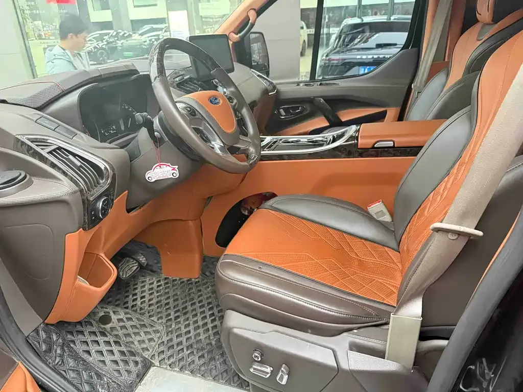 Ford Tourneo — фото 6