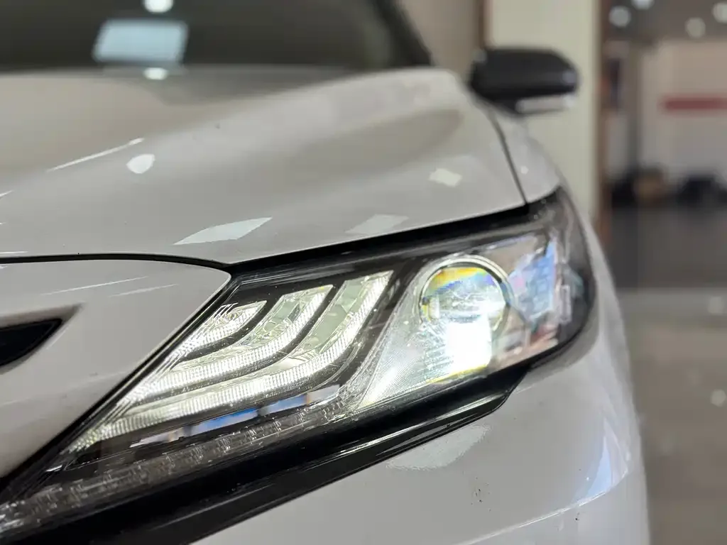 Toyota Camry — фото 10