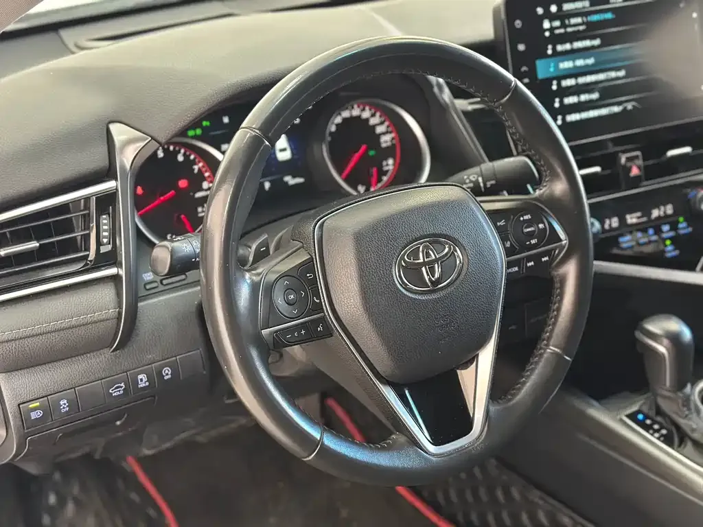 Toyota Camry — фото 5