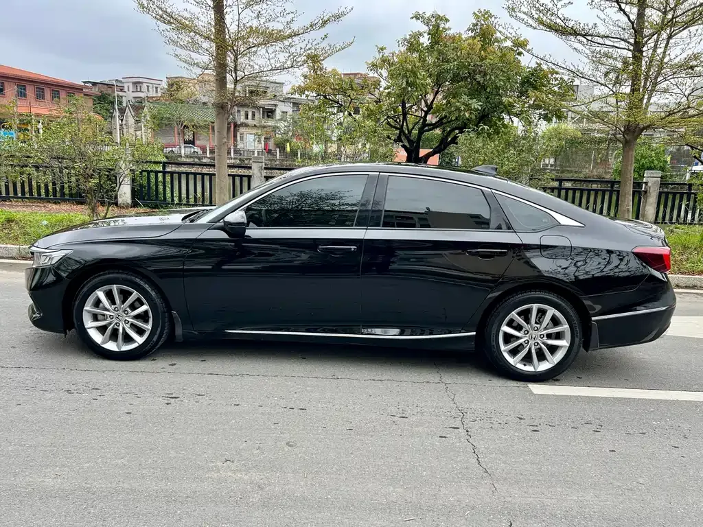 Honda Accord — фото 9
