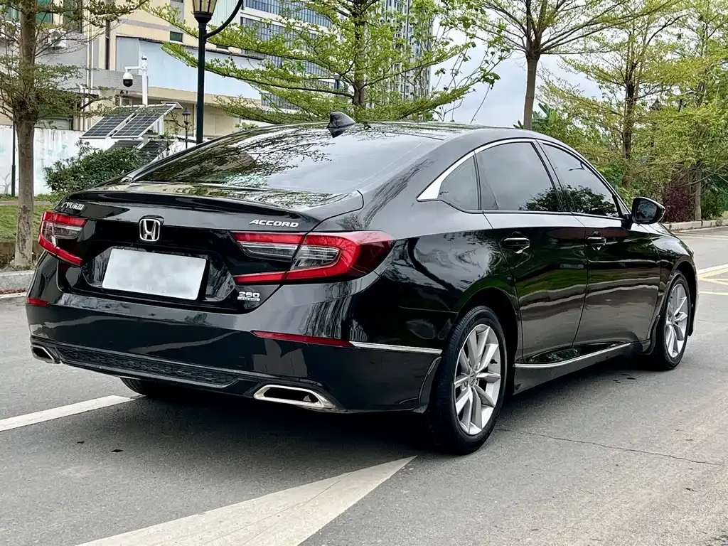 Honda Accord — фото 8