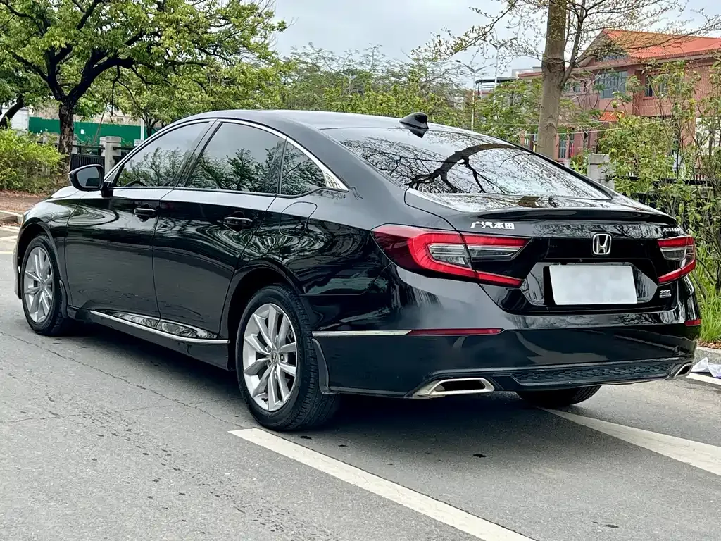Honda Accord — фото 10
