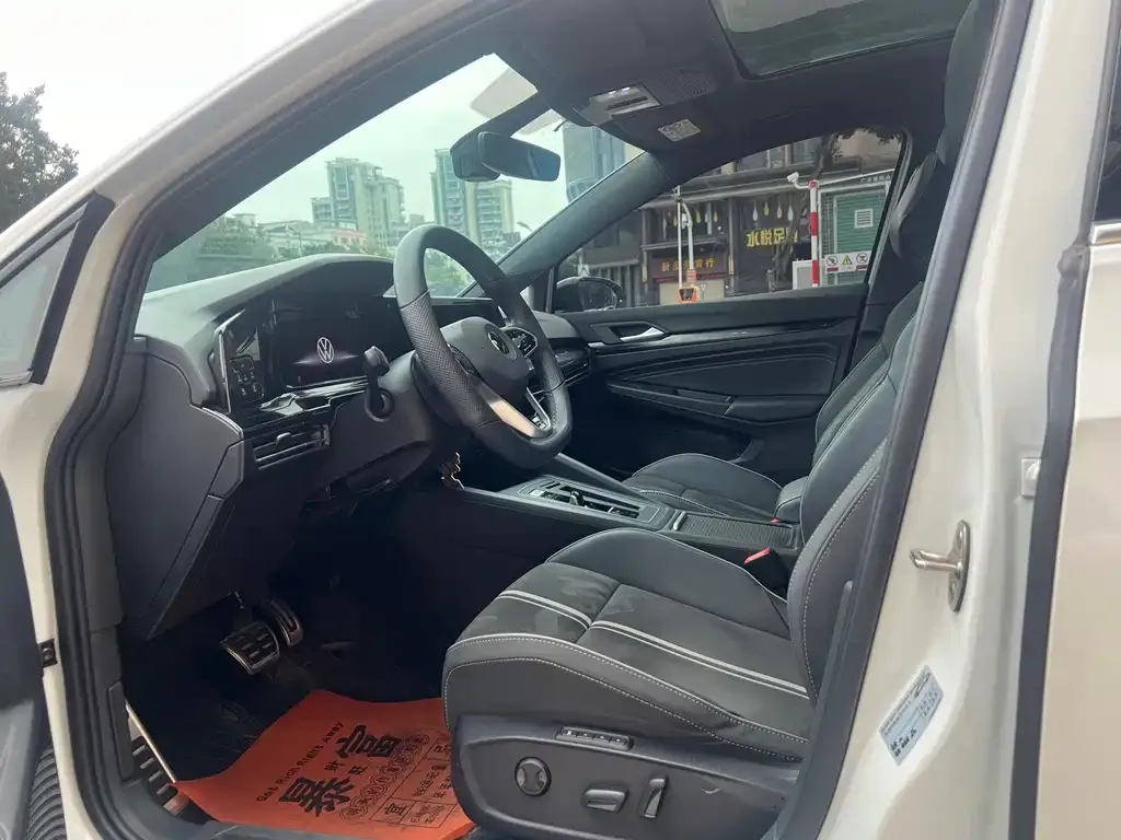 Volkswagen Golf 2023 из CN, фото 6