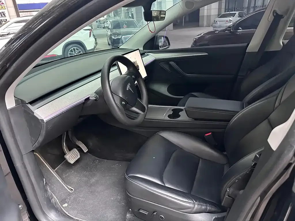 Tesla Model Y — фото 7