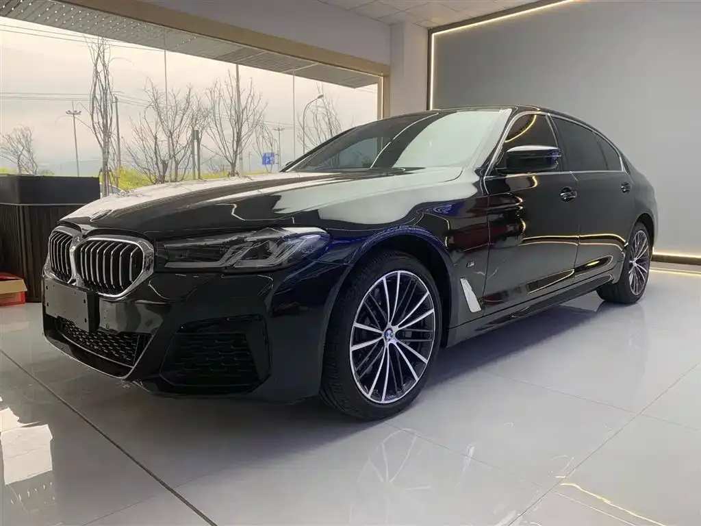 BMW 5 Series — фото 1