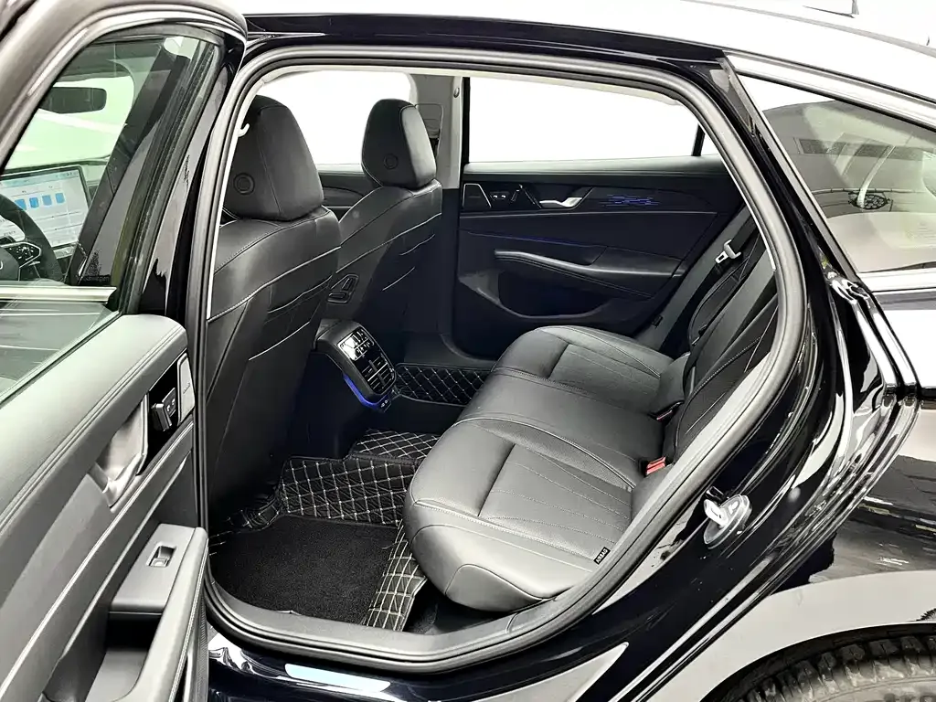Volkswagen Passat — фото 10