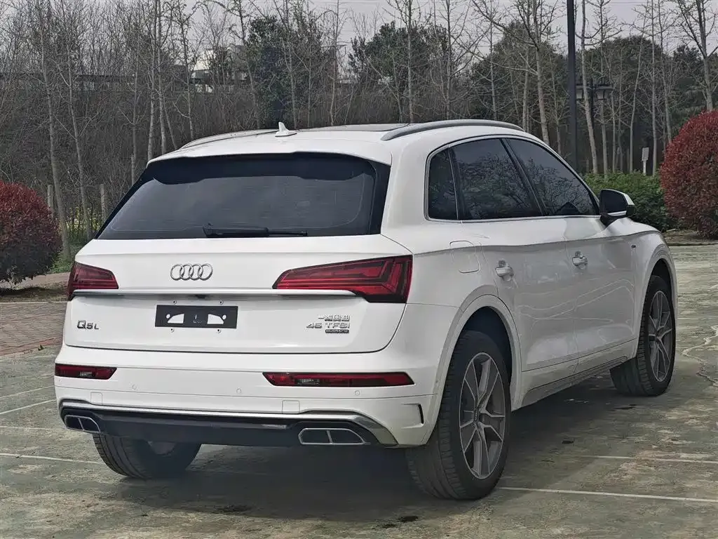 Audi Q5L — фото 10