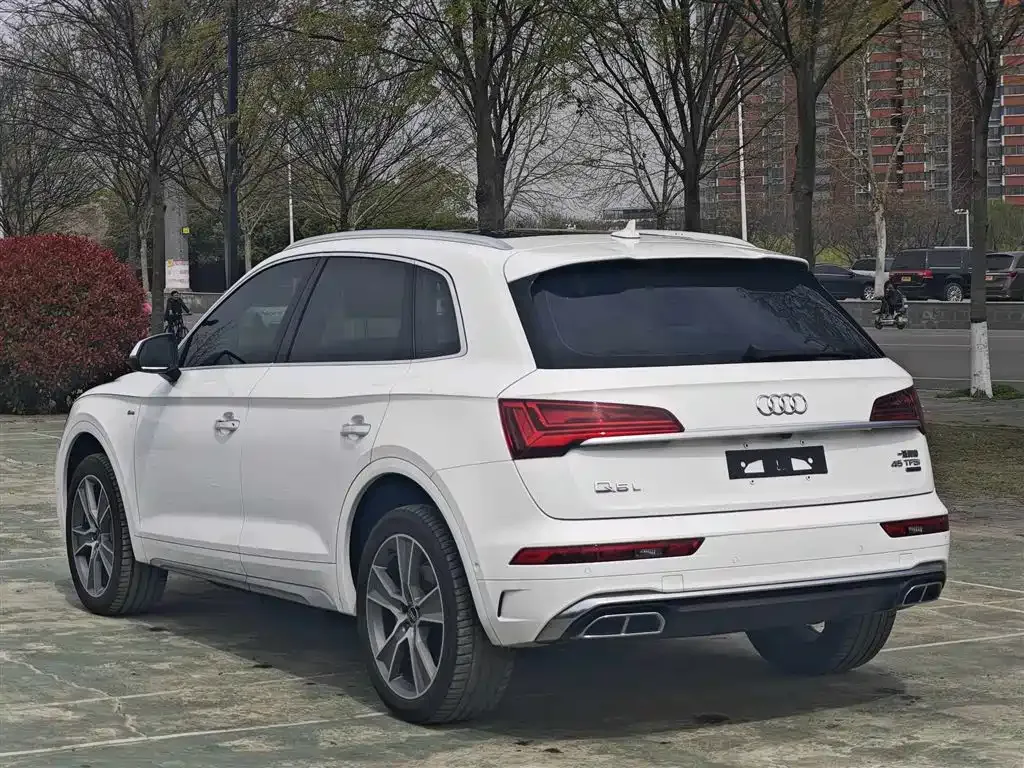 Audi Q5L — фото 9