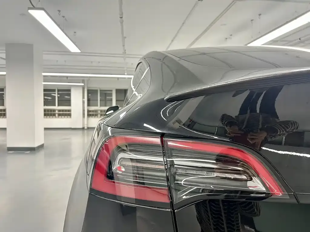 Tesla Model Y — фото 9