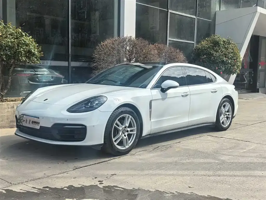 Porsche Panamera — фото 1
